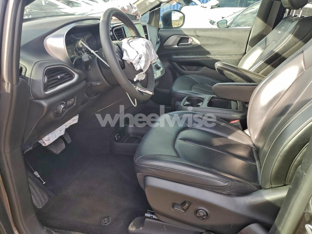 Photo 7 of 2023 CHRYSLER PACIFICA TOURING L (VIN 2C4RC1BG7PR516709)