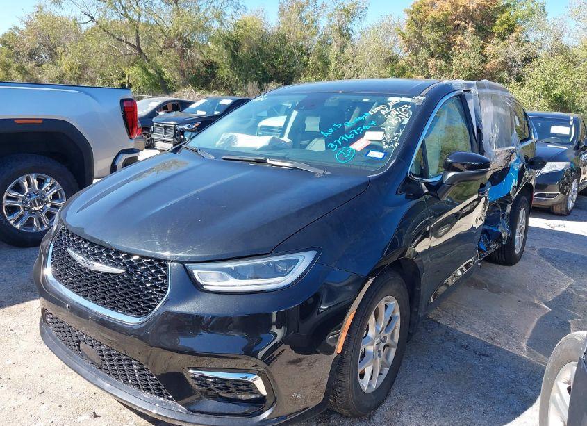 Photo 2 of 2023 Chrysler Pacifica TOURING L (VIN 2C4RC1BG7PR524499)