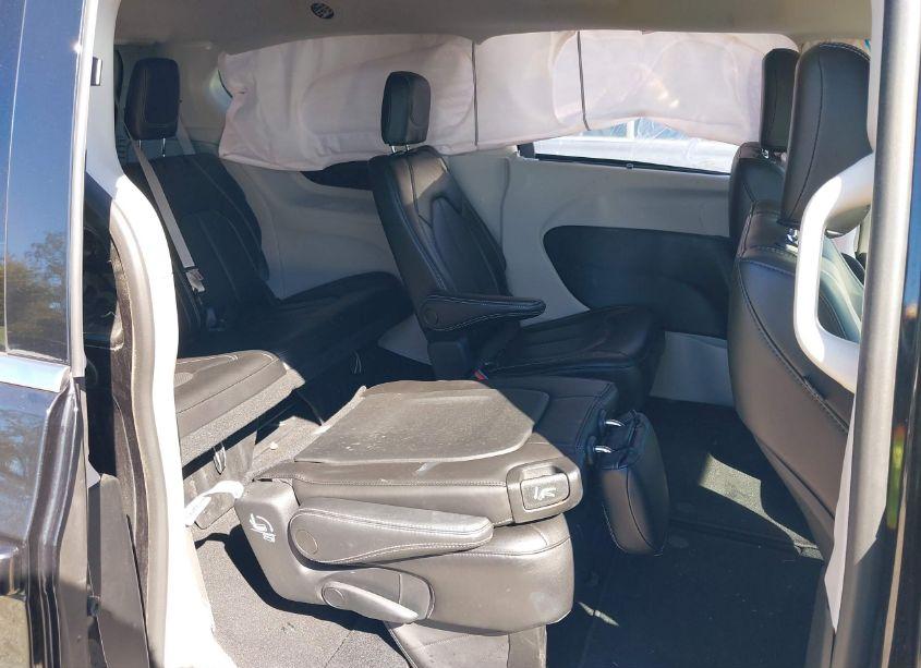 Photo 8 of 2023 Chrysler Pacifica TOURING L (VIN 2C4RC1BG7PR524499)