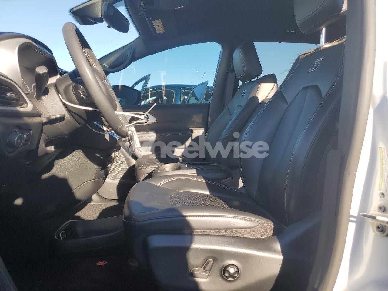 Photo 7 of 2023 CHRYSLER PACIFICA TOURING L (VIN 2C4RC1BG7PR603655)