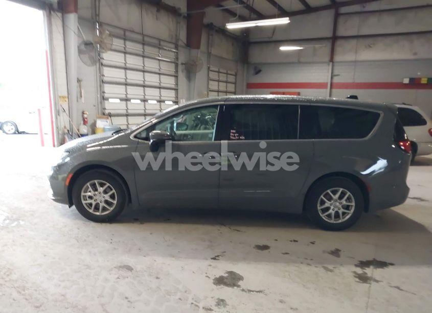 Photo 14 of 2023 Chrysler Pacifica TOURING L (VIN 2C4RC1BG7PR606488)