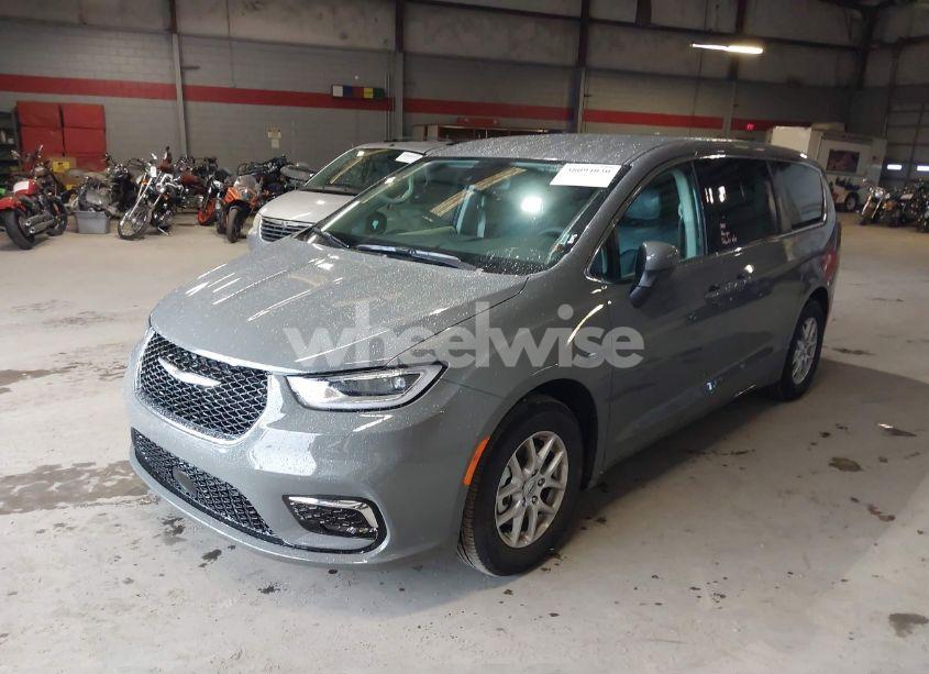 Photo 2 of 2023 Chrysler Pacifica TOURING L (VIN 2C4RC1BG7PR606488)