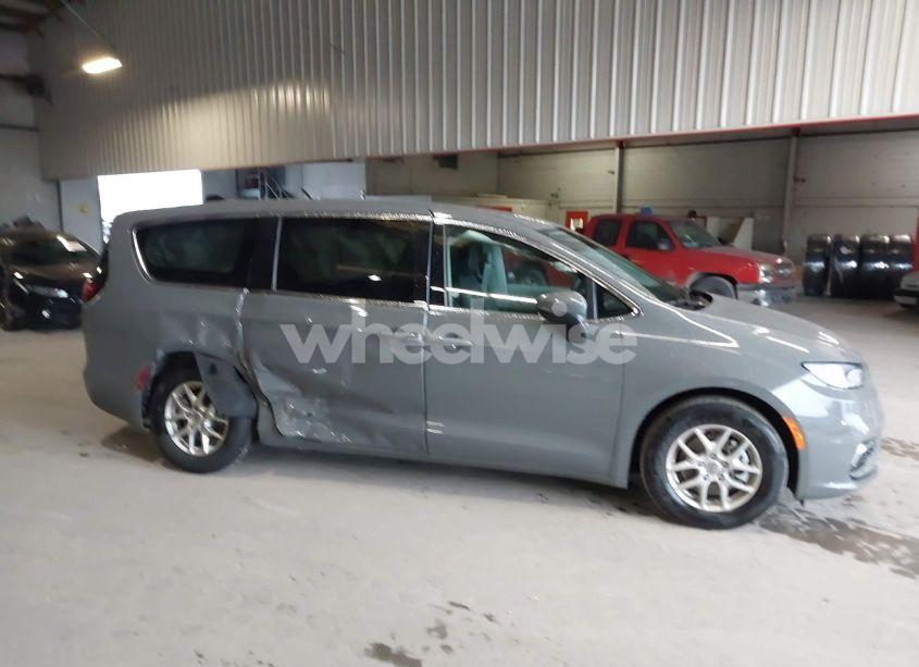 Photo 6 of 2023 Chrysler Pacifica TOURING L (VIN 2C4RC1BG7PR606488)