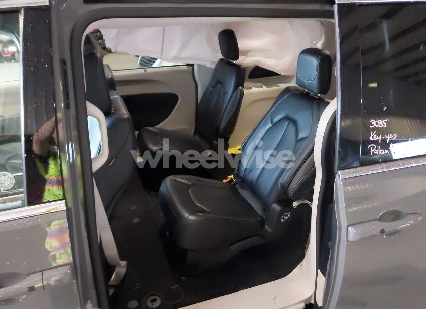 Photo 8 of 2023 Chrysler Pacifica TOURING L (VIN 2C4RC1BG7PR606488)