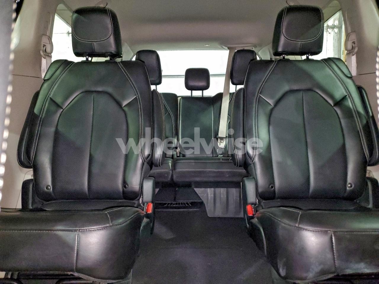 Photo 10 of 2024 CHRYSLER PACIFICA TOURING L (VIN 2C4RC1BG7RR124672)