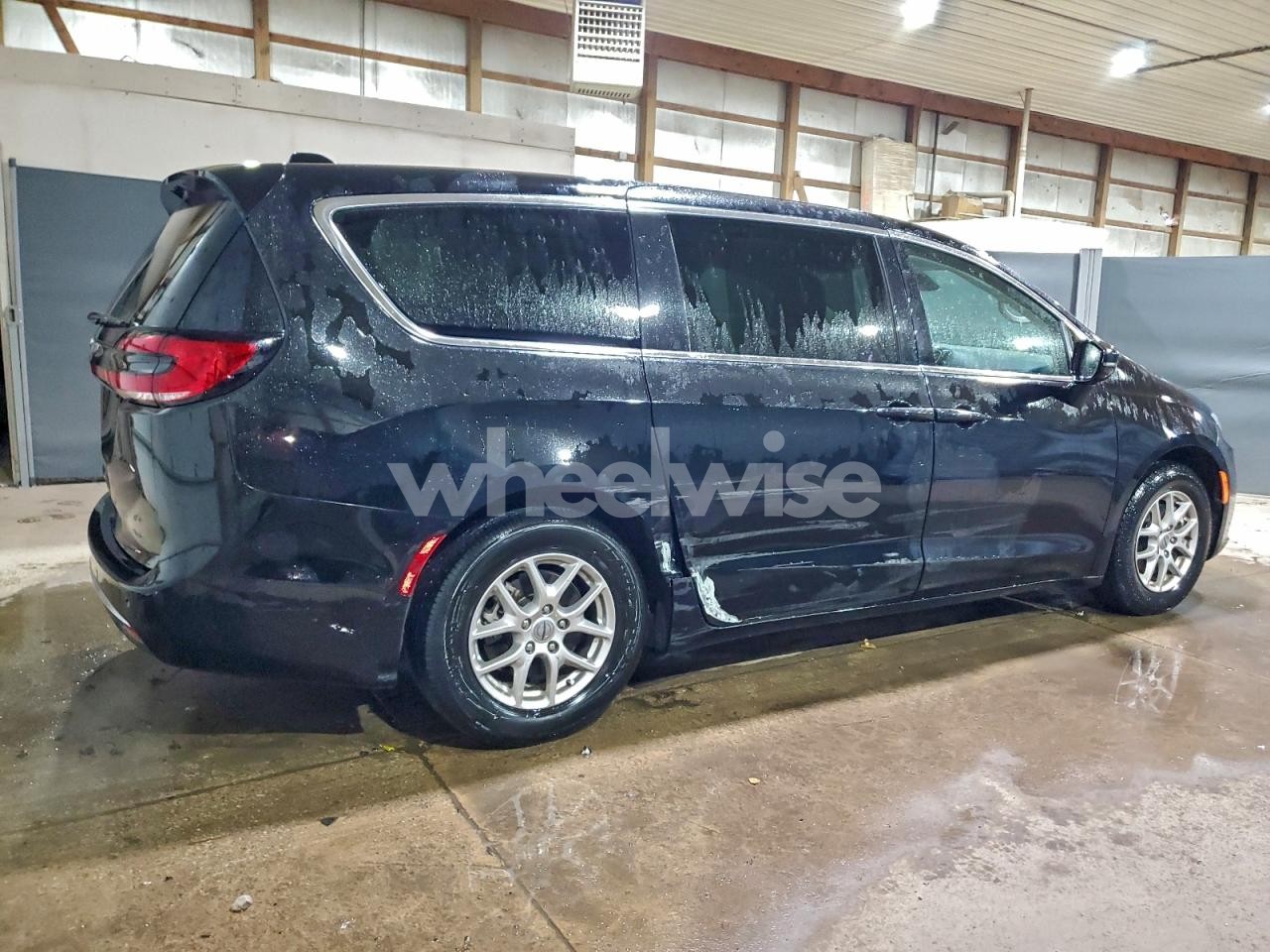 Photo 3 of 2024 CHRYSLER PACIFICA TOURING L (VIN 2C4RC1BG7RR124672)