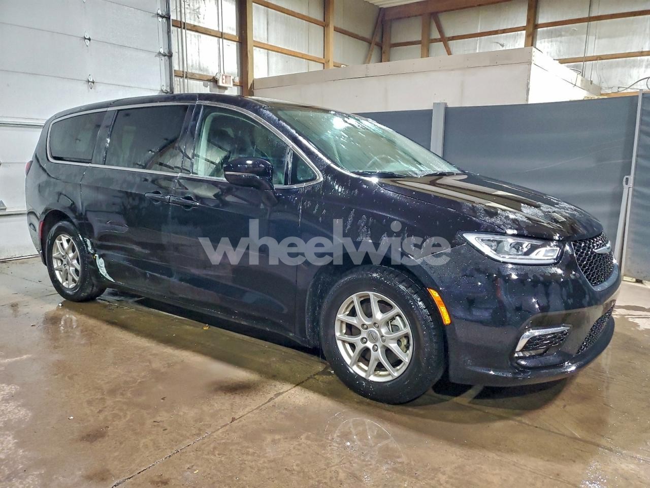 Photo 4 of 2024 CHRYSLER PACIFICA TOURING L (VIN 2C4RC1BG7RR124672)