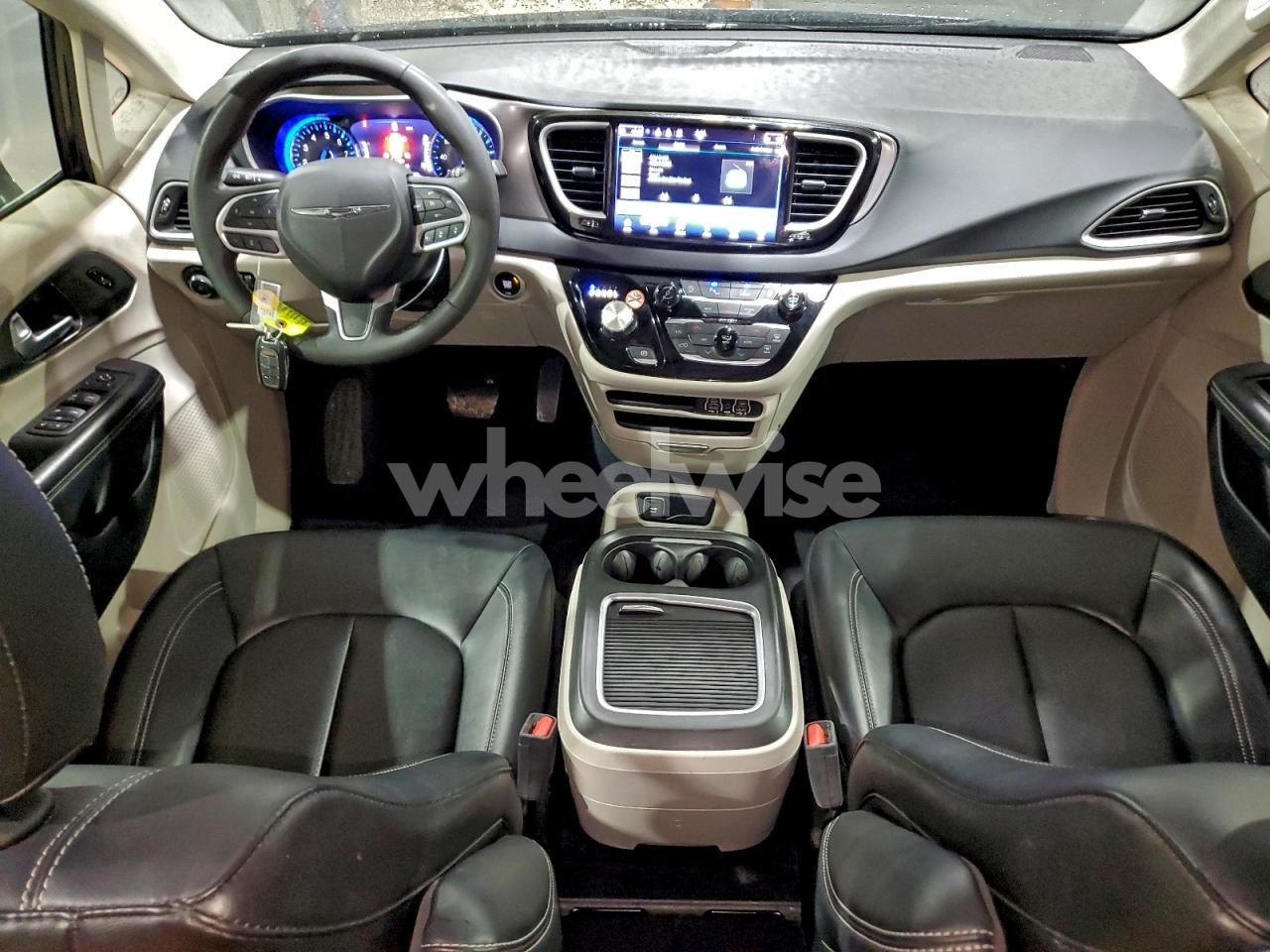 Photo 8 of 2024 CHRYSLER PACIFICA TOURING L (VIN 2C4RC1BG7RR124672)