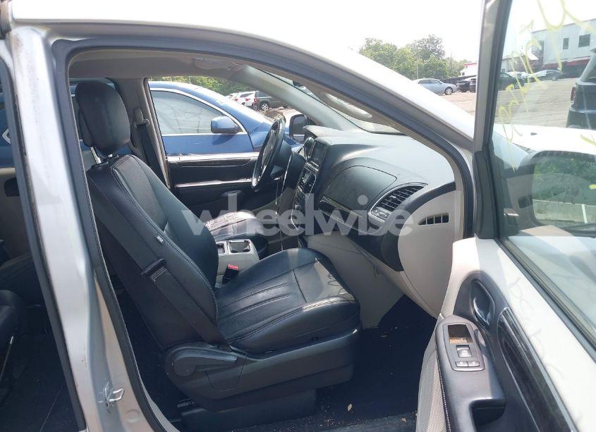 Photo 5 of 2012 Chrysler Town & COUNTRY TOURING (VIN 2C4RC1BG8CR313807)