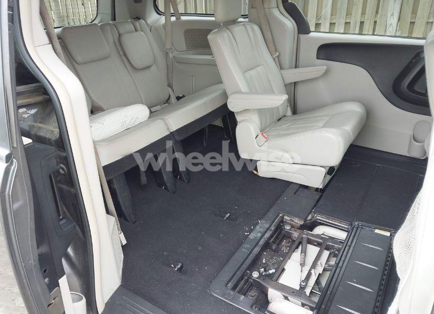 Photo 8 of 2012 Chrysler Town & COUNTRY TOURING (VIN 2C4RC1BG8CR386448)