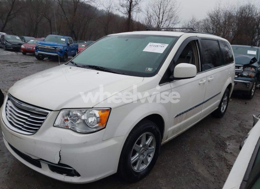 Photo 2 of 2013 Chrysler Town & COUNTRY TOURING (VIN 2C4RC1BG8DR525432)