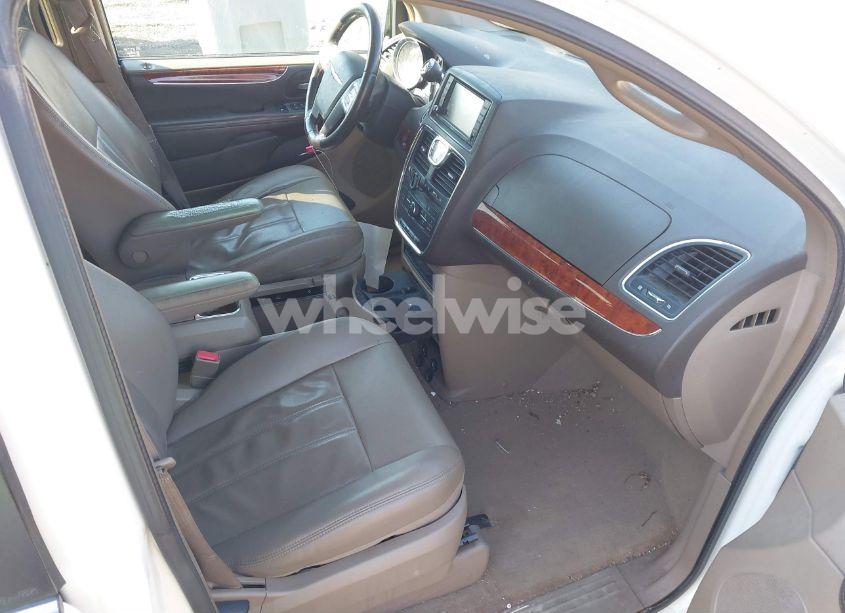 Photo 5 of 2013 Chrysler Town & COUNTRY TOURING (VIN 2C4RC1BG8DR573559)