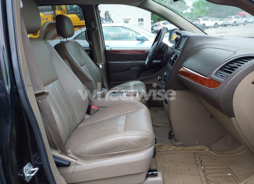 Photo 5 of 2014 Chrysler Town & COUNTRY TOURING (VIN 2C4RC1BG8ER124724)