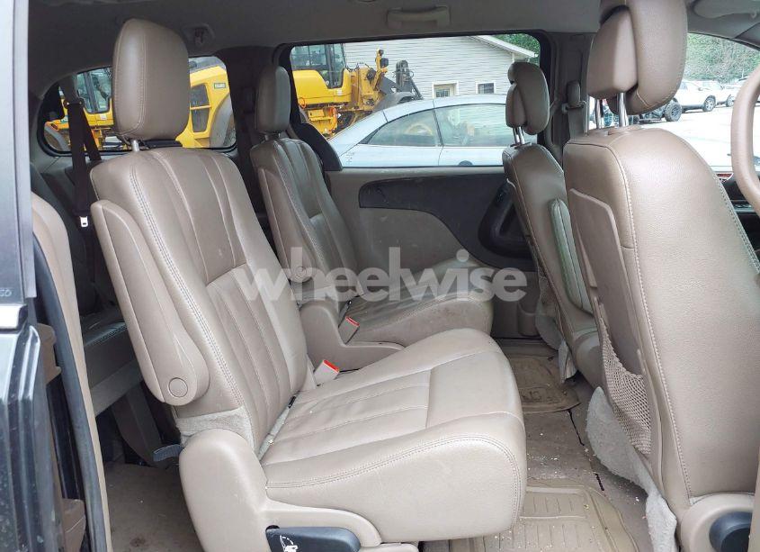 Photo 8 of 2014 Chrysler Town & COUNTRY TOURING (VIN 2C4RC1BG8ER124724)