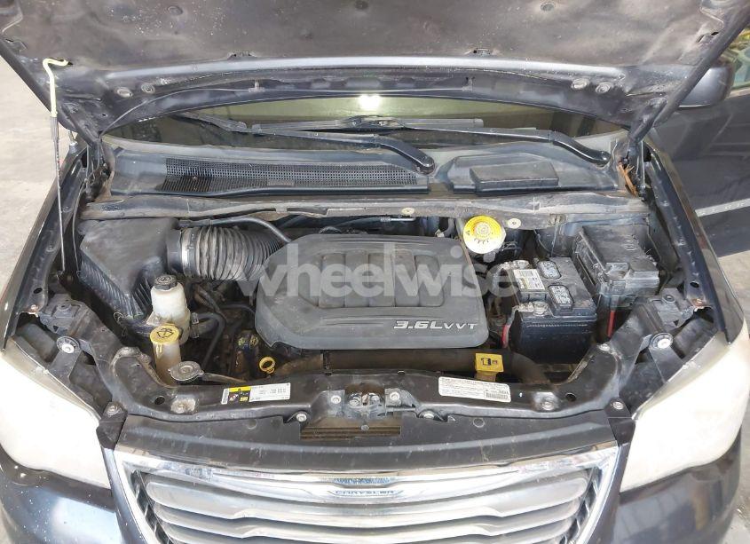 Photo 10 of 2014 Chrysler Town & COUNTRY TOURING (VIN 2C4RC1BG8ER132158)