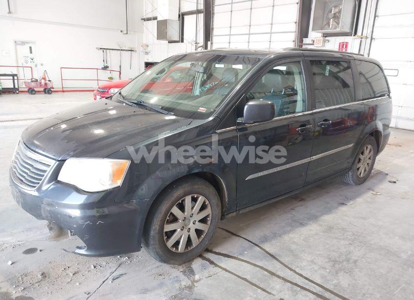 Photo 2 of 2014 Chrysler Town & COUNTRY TOURING (VIN 2C4RC1BG8ER132158)