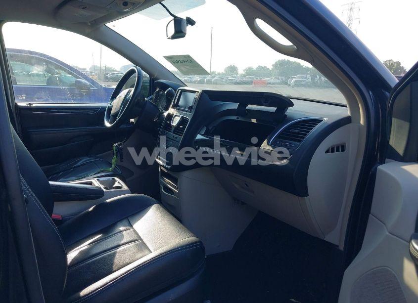 Photo 5 of 2014 Chrysler Town & COUNTRY TOURING (VIN 2C4RC1BG8ER144469)