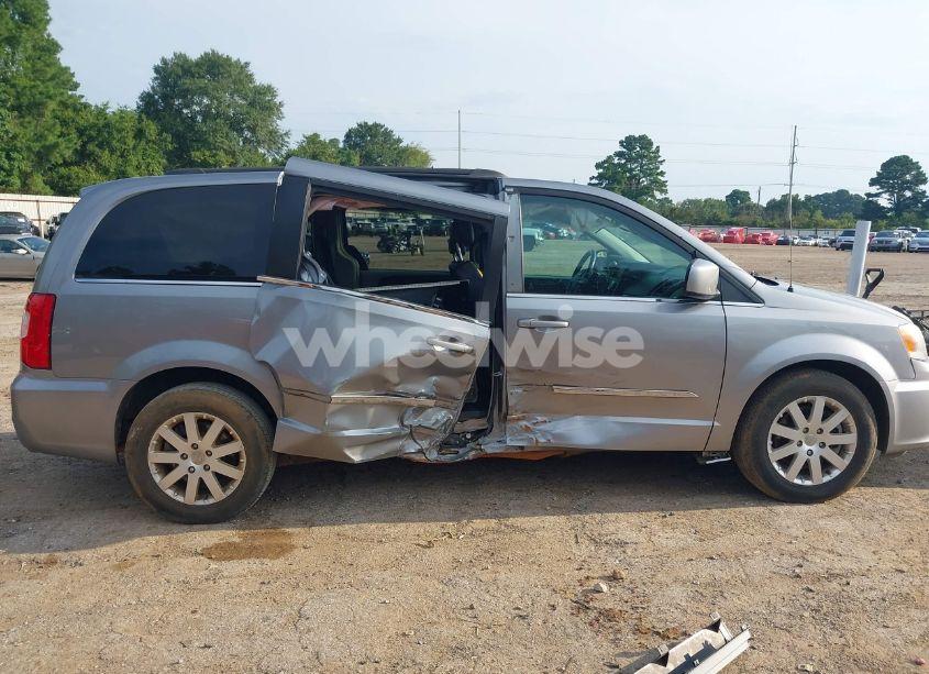 Photo 6 of 2014 Chrysler Town & COUNTRY TOURING (VIN 2C4RC1BG8ER163961)