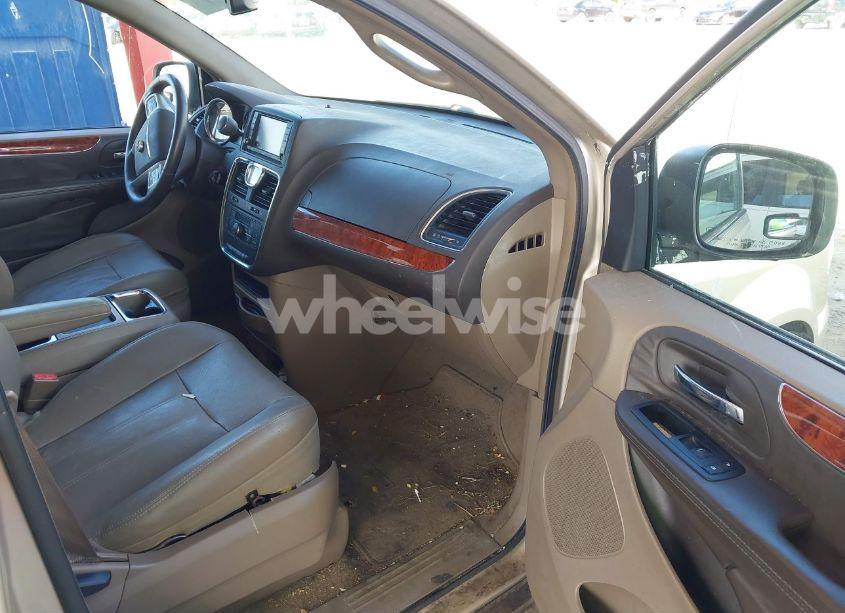 Photo 5 of 2014 Chrysler Town & COUNTRY TOURING (VIN 2C4RC1BG8ER258875)