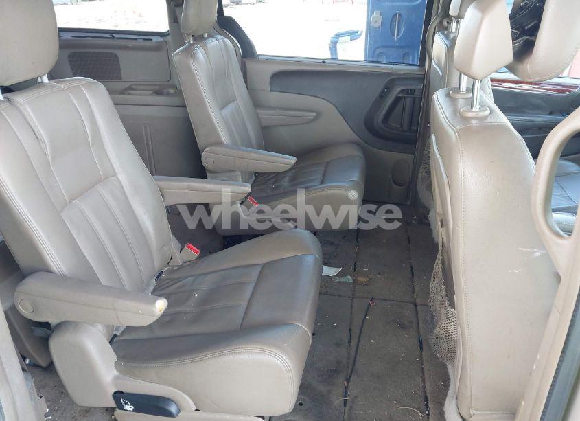 Photo 8 of 2014 Chrysler Town & COUNTRY TOURING (VIN 2C4RC1BG8ER258875)