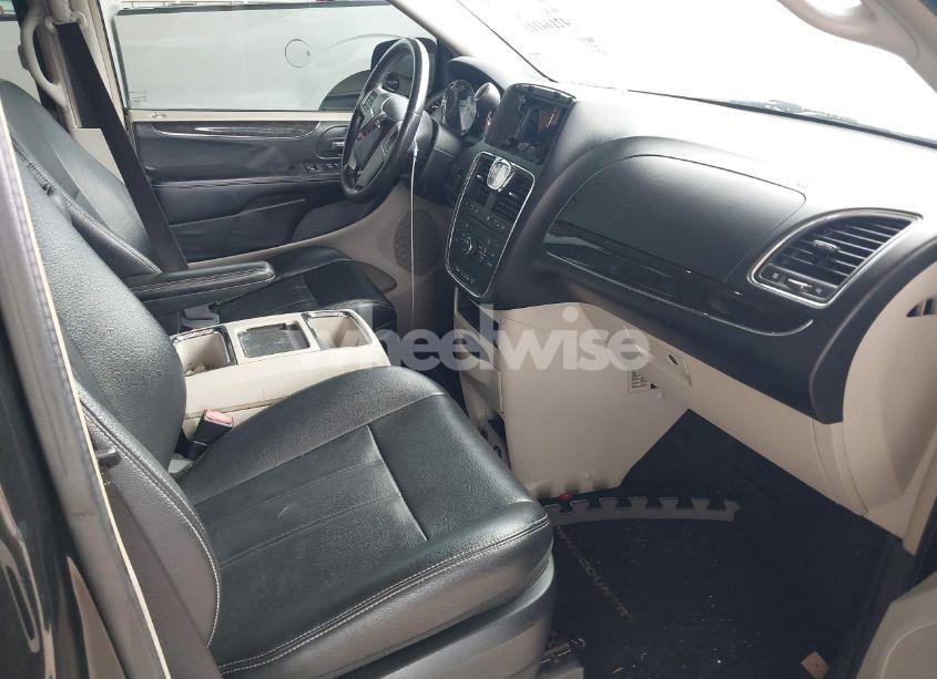 Photo 5 of 2014 Chrysler Town & COUNTRY TOURING (VIN 2C4RC1BG8ER296073)