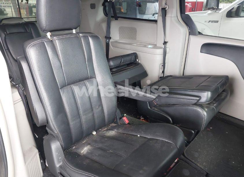 Photo 8 of 2014 Chrysler Town & COUNTRY TOURING (VIN 2C4RC1BG8ER296073)