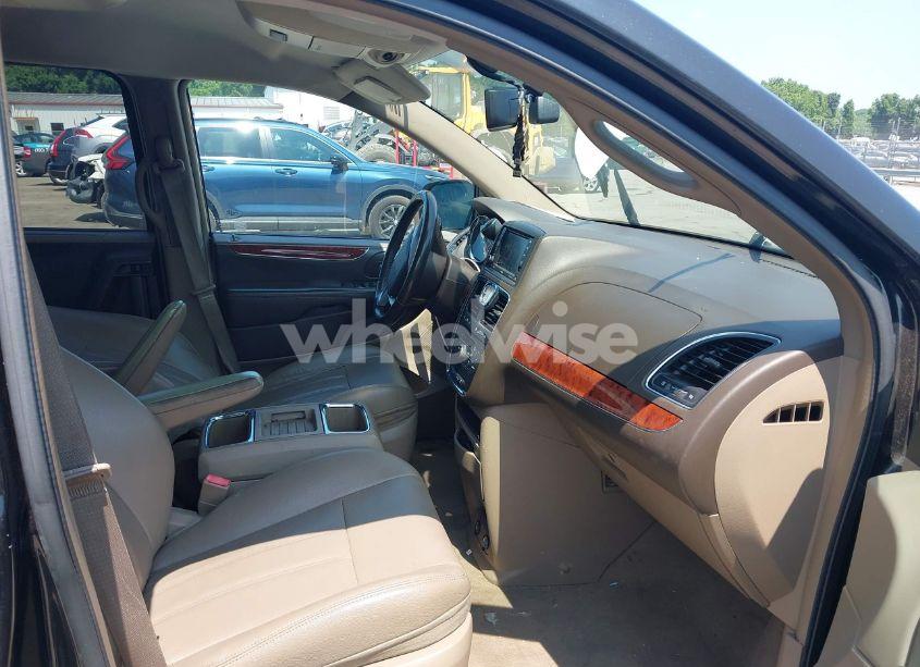 Photo 5 of 2014 Chrysler Town & COUNTRY TOURING (VIN 2C4RC1BG8ER307458)