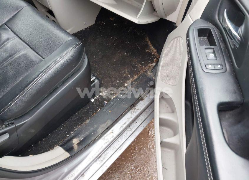 Photo 5 of 2014 Chrysler Town & COUNTRY TOURING (VIN 2C4RC1BG8ER326494)