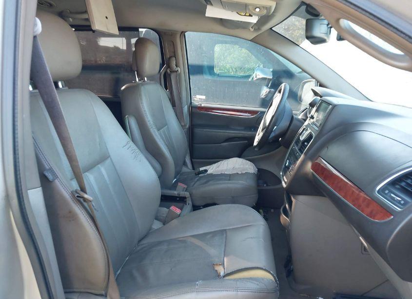 Photo 5 of 2014 Chrysler Town & COUNTRY TOURING (VIN 2C4RC1BG8ER336507)