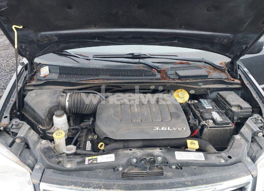 Photo 10 of 2014 Chrysler Town & COUNTRY TOURING (VIN 2C4RC1BG8ER342307)