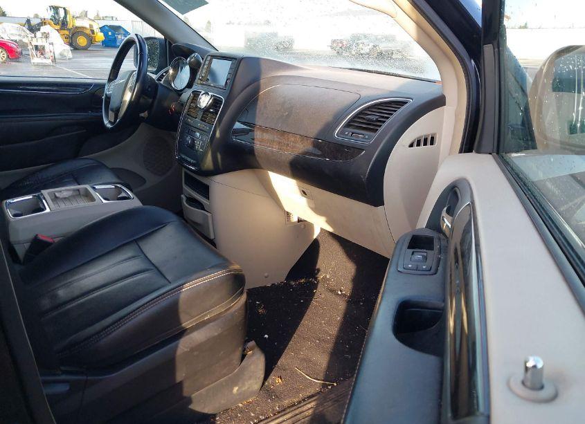 Photo 5 of 2014 Chrysler Town & COUNTRY TOURING (VIN 2C4RC1BG8ER343330)