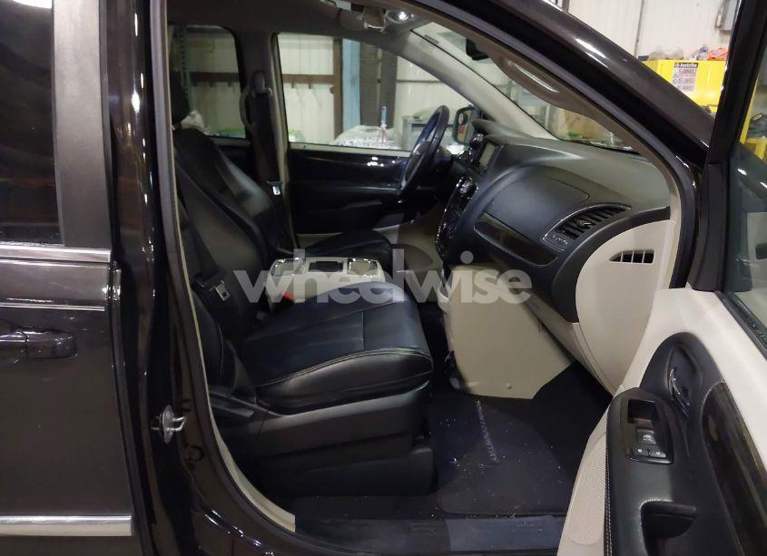 Photo 5 of 2014 Chrysler Town & COUNTRY TOURING (VIN 2C4RC1BG8ER368258)