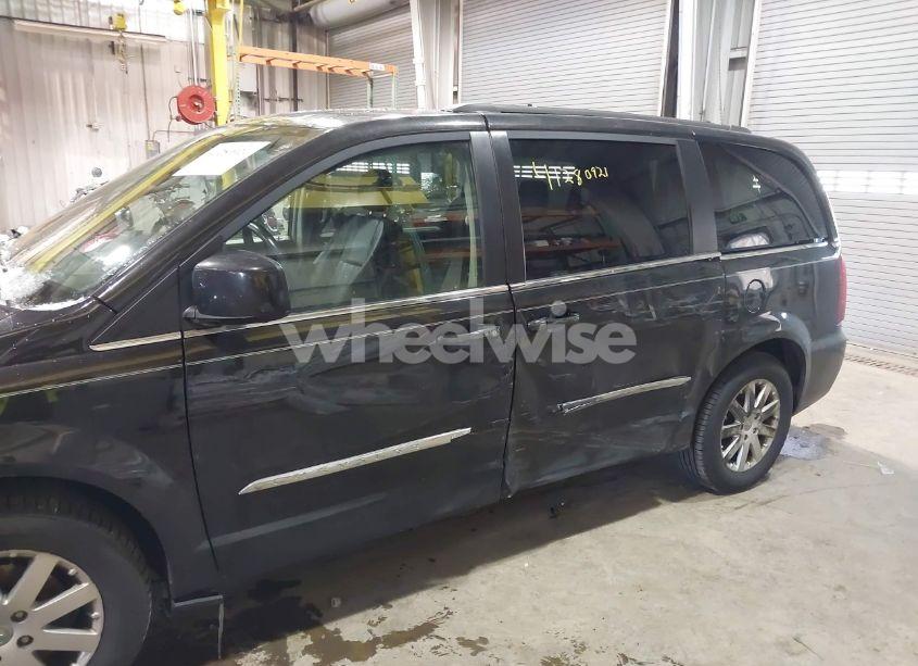Photo 6 of 2014 Chrysler Town & COUNTRY TOURING (VIN 2C4RC1BG8ER368258)