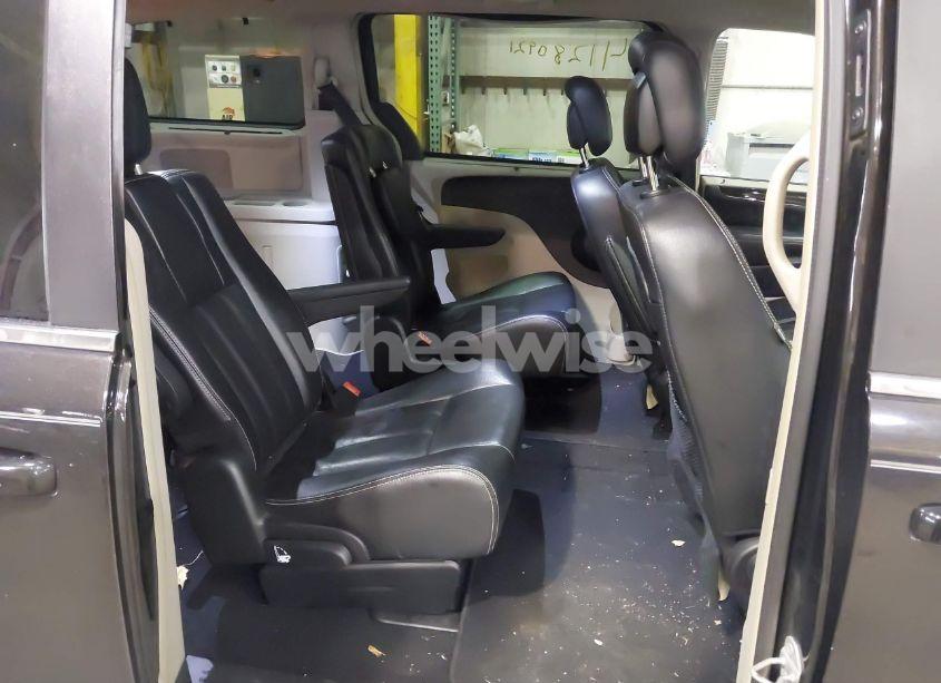 Photo 8 of 2014 Chrysler Town & COUNTRY TOURING (VIN 2C4RC1BG8ER368258)