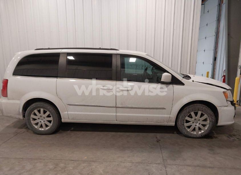 Photo 13 of 2014 Chrysler Town & COUNTRY TOURING (VIN 2C4RC1BG8ER403932)