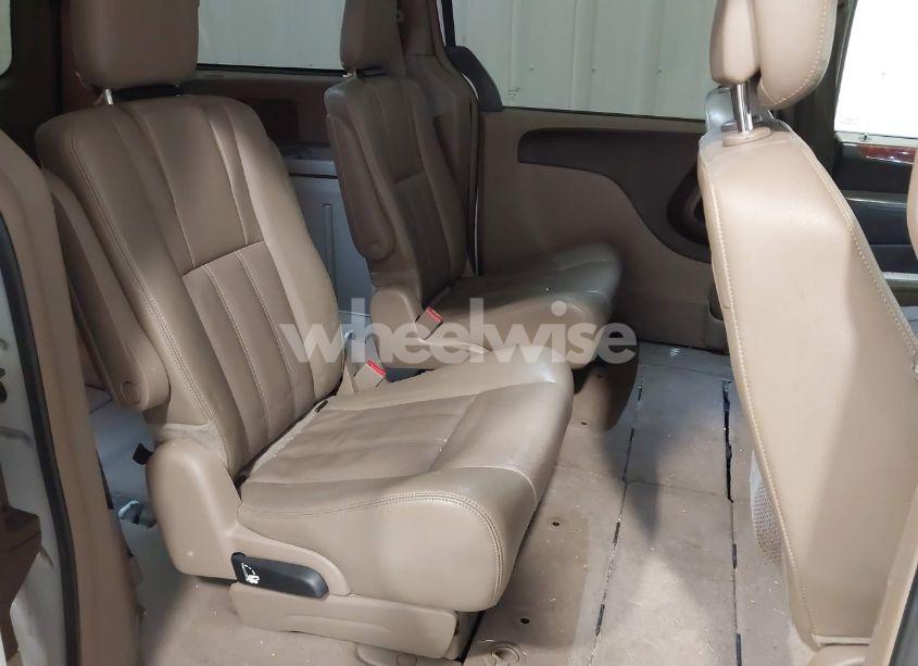 Photo 8 of 2014 Chrysler Town & COUNTRY TOURING (VIN 2C4RC1BG8ER403932)