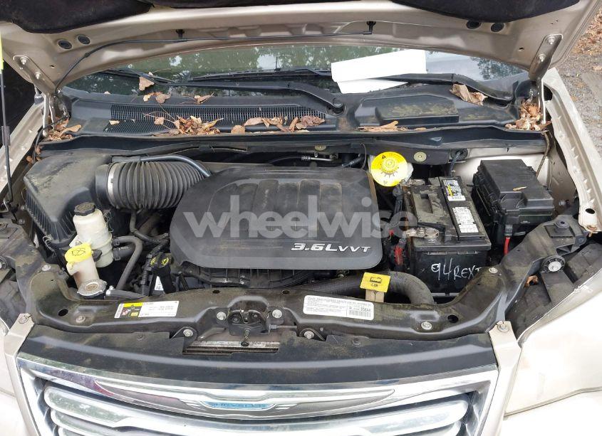 Photo 10 of 2014 Chrysler Town & COUNTRY TOURING (VIN 2C4RC1BG8ER417801)