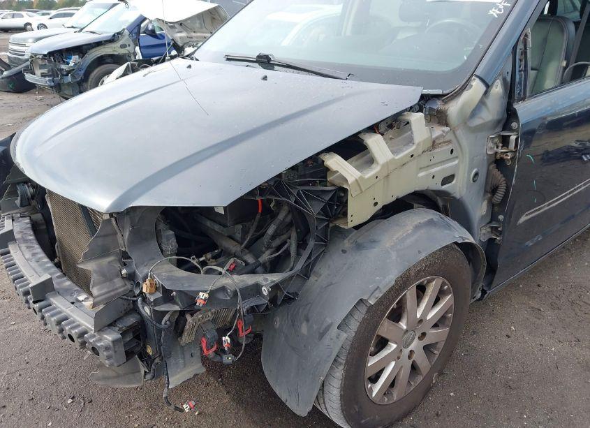 Photo 6 of 2014 Chrysler Town & COUNTRY TOURING (VIN 2C4RC1BG8ER435148)