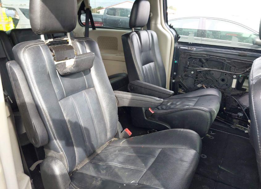 Photo 8 of 2014 Chrysler Town & COUNTRY TOURING (VIN 2C4RC1BG8ER435148)