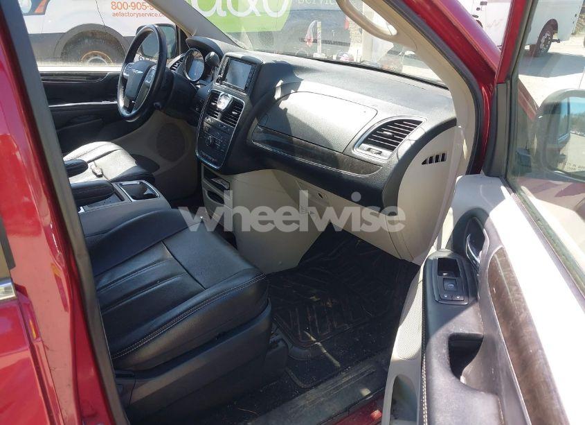 Photo 5 of 2014 Chrysler Town & COUNTRY TOURING (VIN 2C4RC1BG8ER437451)