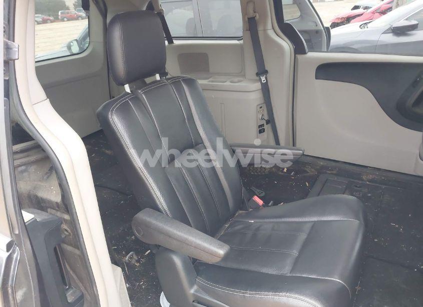 Photo 8 of 2014 Chrysler Town & COUNTRY TOURING (VIN 2C4RC1BG8ER444903)