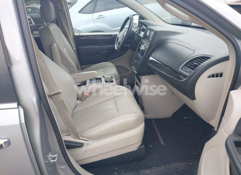 Photo 5 of 2014 Chrysler Town & COUNTRY TOURING (VIN 2C4RC1BG8ER468490)