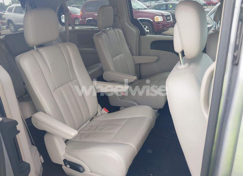 Photo 8 of 2014 Chrysler Town & COUNTRY TOURING (VIN 2C4RC1BG8ER468490)