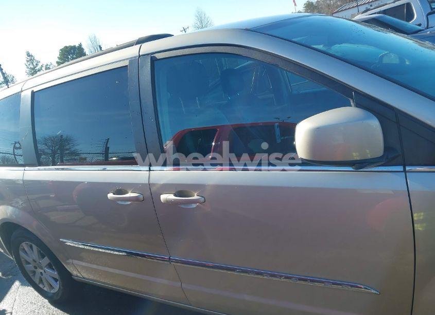 Photo 13 of 2015 Chrysler Town & COUNTRY TOURING (VIN 2C4RC1BG8FR551564)