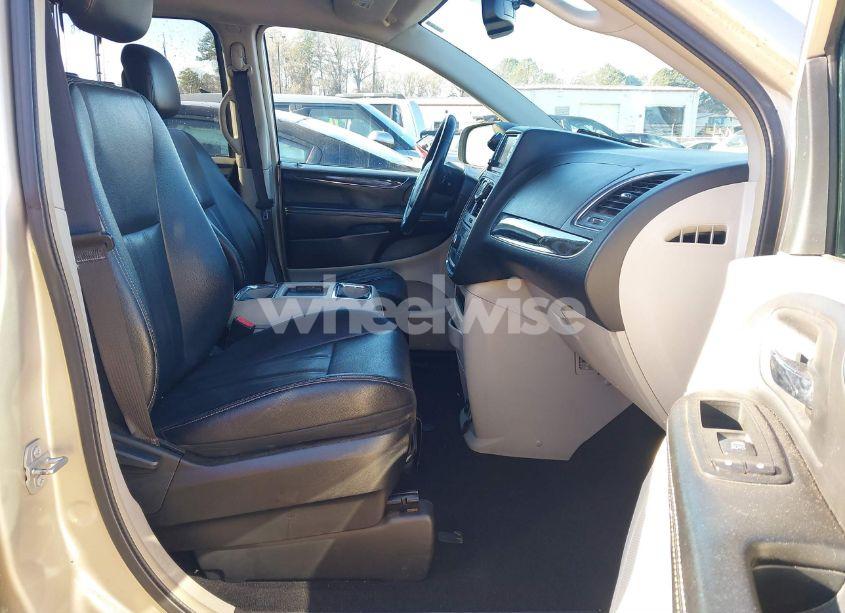 Photo 5 of 2015 Chrysler Town & COUNTRY TOURING (VIN 2C4RC1BG8FR551564)