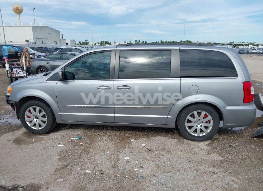 Photo 15 of 2015 Chrysler Town & COUNTRY TOURING (VIN 2C4RC1BG8FR595614)