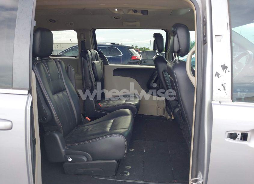 Photo 8 of 2015 Chrysler Town & COUNTRY TOURING (VIN 2C4RC1BG8FR595614)