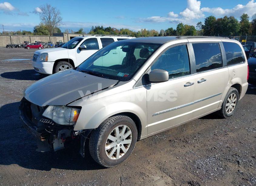Photo 2 of 2015 Chrysler Town & COUNTRY TOURING (VIN 2C4RC1BG8FR620186)