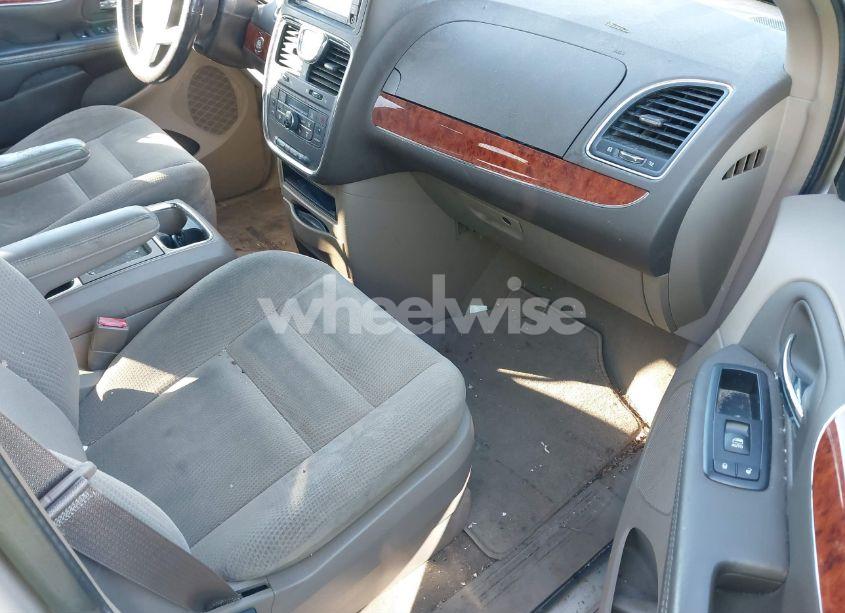 Photo 5 of 2015 Chrysler Town & COUNTRY TOURING (VIN 2C4RC1BG8FR620186)