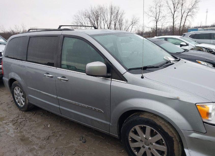 Photo 13 of 2015 Chrysler Town & COUNTRY TOURING (VIN 2C4RC1BG8FR656637)